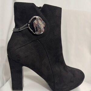 Stylish Impo Onarie Black Heel Suede Ankle Boot with Chain Accent in SZ 10